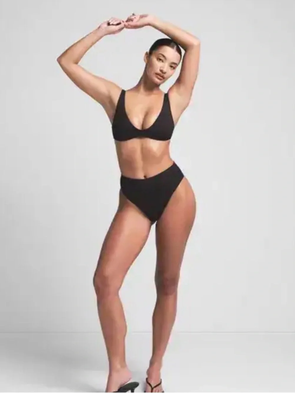 SKIMS HIGH-WAISTED BIKINI BOTTOM NWT size Meduim OR size XL